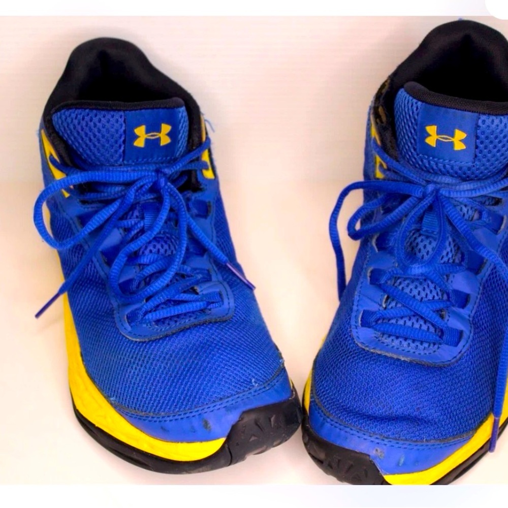 Under Armour Jet 2018 6.5Youth Shoe Royal Blue Great condition